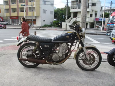 Yamaha SR400-1