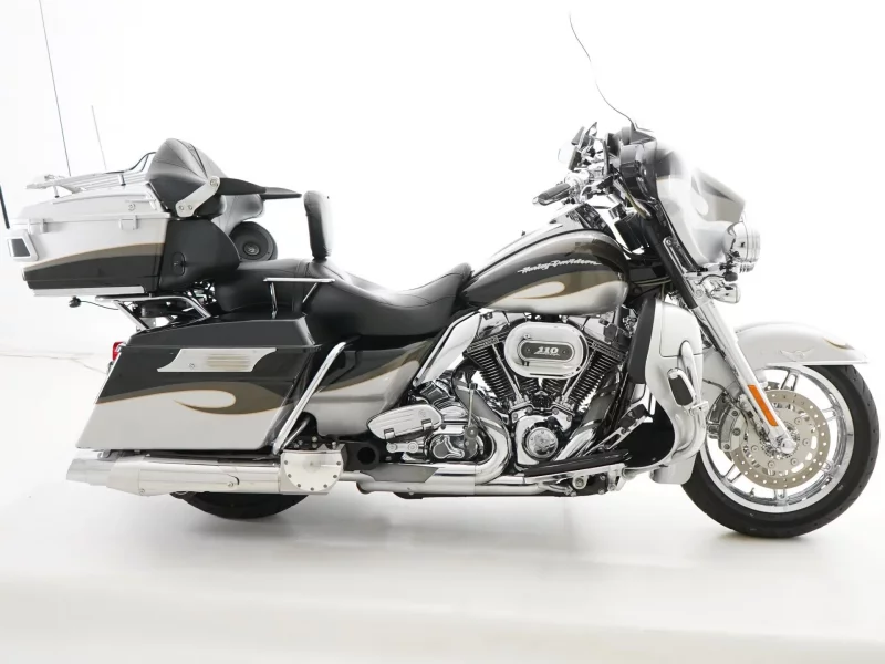 Harley-Davidson HARLEY FLHTCUSE1800CVO