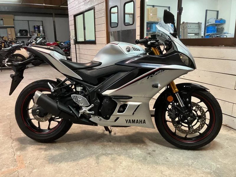 Yamaha YZF-R25 ABS