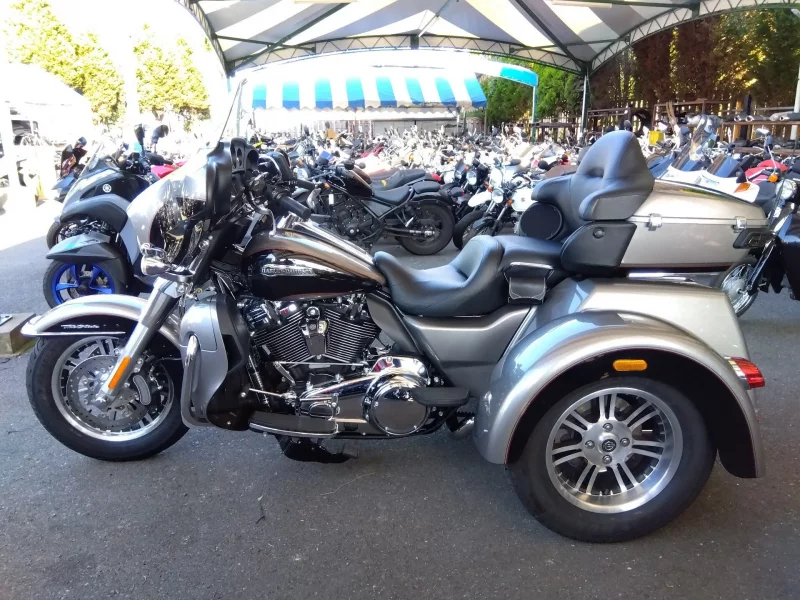 Harley-Davidson HARLEY FLHTCU