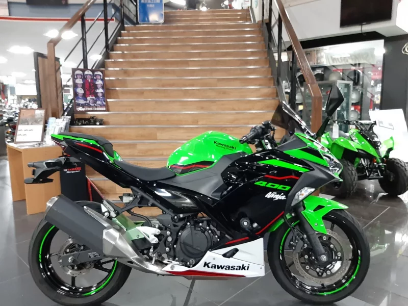 Kawasaki Ninja 400 KRT ED лот № 02179 оценка 4  с аукциона в Японии