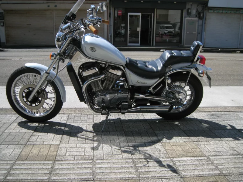 Suzuki INTRUDER 750 лот № 00251 оценка 4  с аукциона в Японии