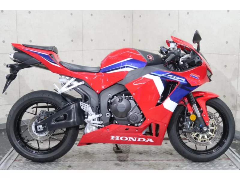Honda CBR600RR лот № 04297 оценка 4  с аукциона в Японии