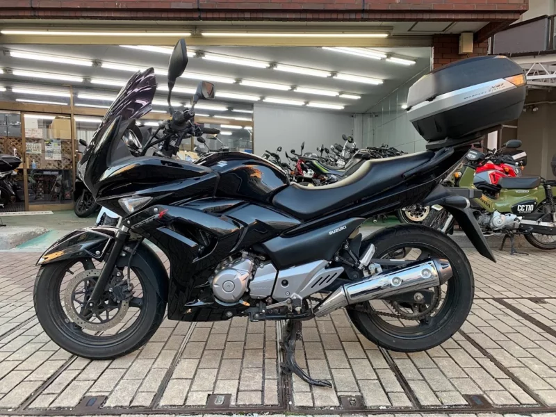 Suzuki GSR250F