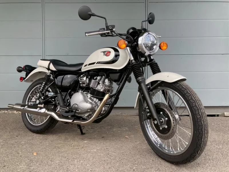 Kawasaki W230 лот № 04348 оценка 6  с аукциона в Японии