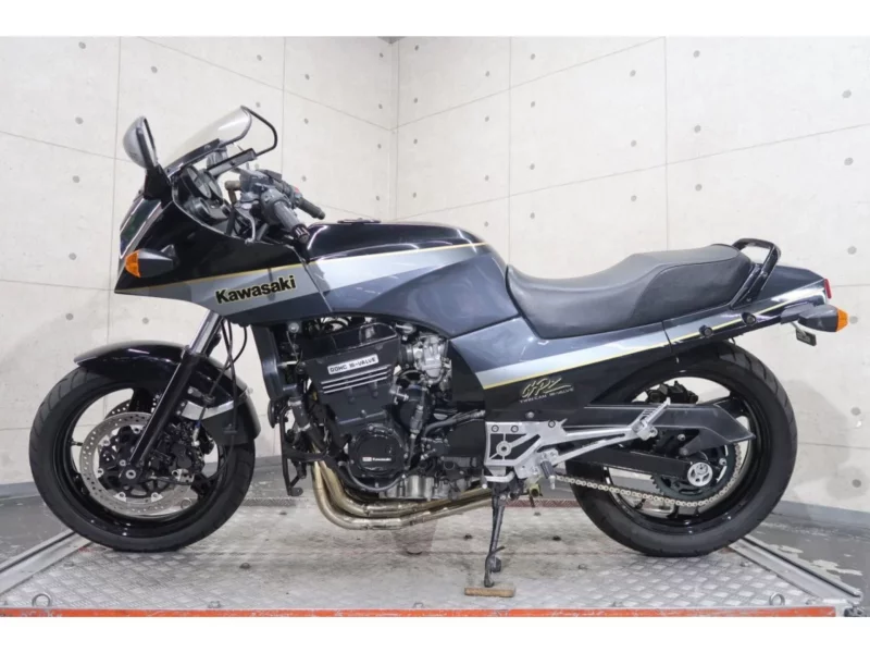 Kawasaki GPZ900R