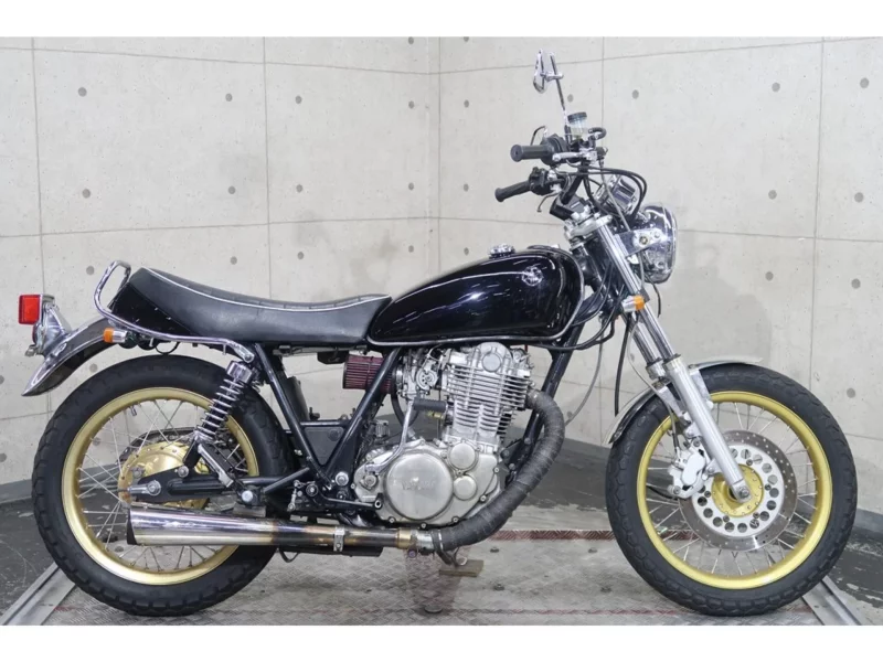 Yamaha SR400-1