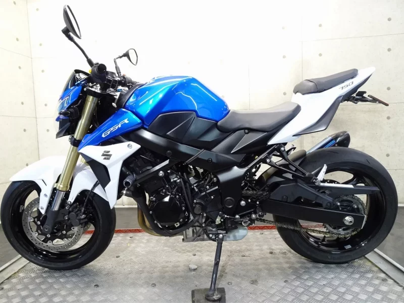 Suzuki GSR750