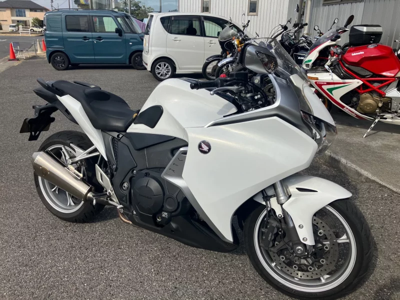 Honda VFR1200F лот № 02370 оценка 4  с аукциона в Японии