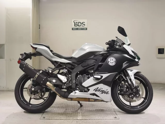 Kawasaki ZX-4R SE лот № 5254 оценка 6  с аукциона в Японии