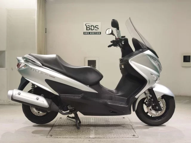 Suzuki BURGMAN200 лот № 5043 оценка 4  с аукциона в Японии