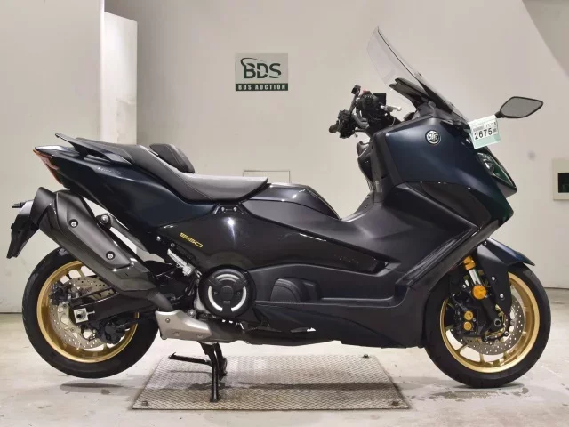 Yamaha T-MAX560T лот № 2675 оценка 6  с аукциона в Японии