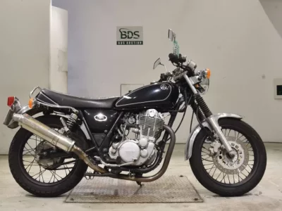 Yamaha SR400-3