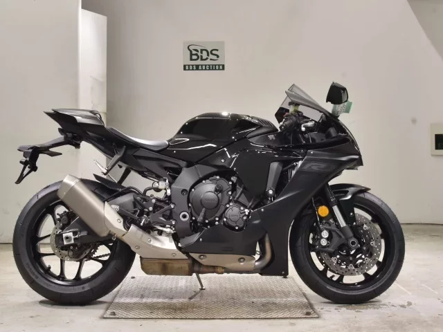 Yamaha YZF-R1 лот № 2559 оценка 6  с аукциона в Японии