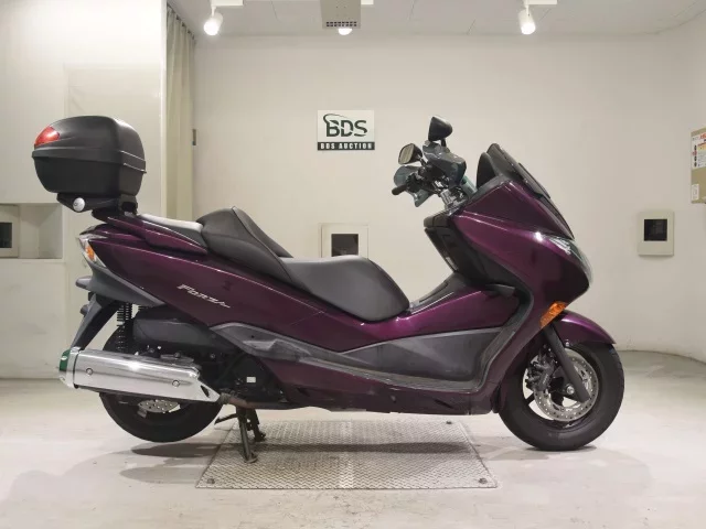 Honda FORZA Z лот № 7600 оценка 4  с аукциона в Японии