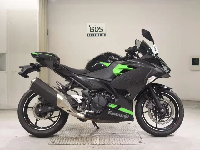 Kawasaki NINJA400-2 лот № 5108 оценка 4  с аукциона в Японии