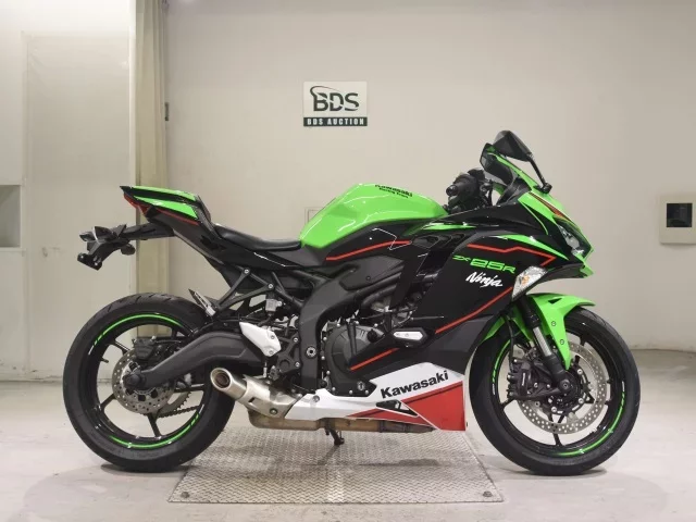 Kawasaki ZX-25R лот № 5295 оценка 5  с аукциона в Японии