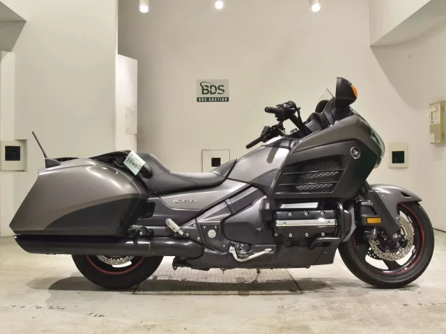 Honda GL1800 F6B лот № 2690 оценка 5  с аукциона в Японии