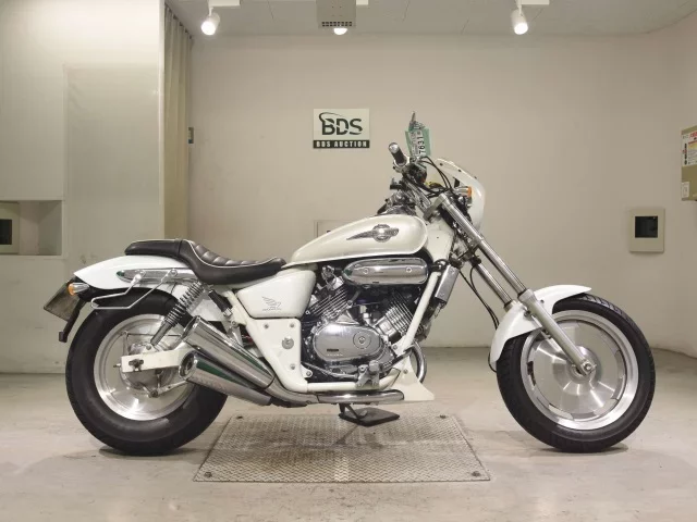 Honda MAGNA 250 лот № 7631 оценка 4  с аукциона в Японии