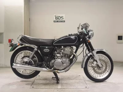 Yamaha SR400-3