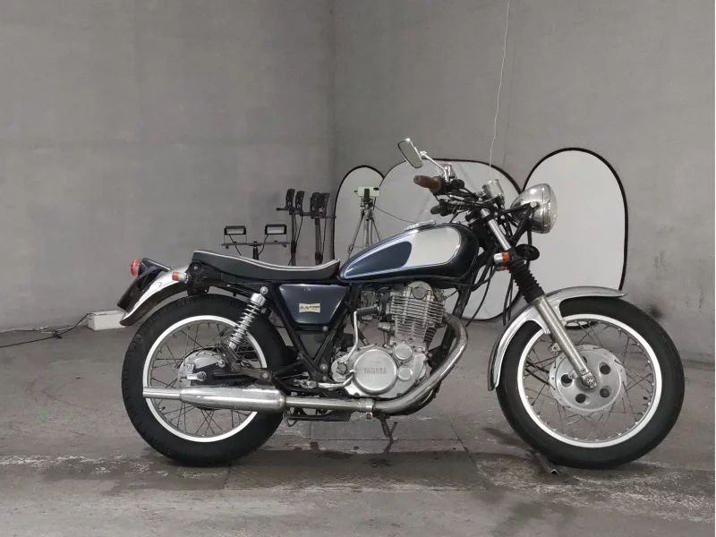 Yamaha SR400-1