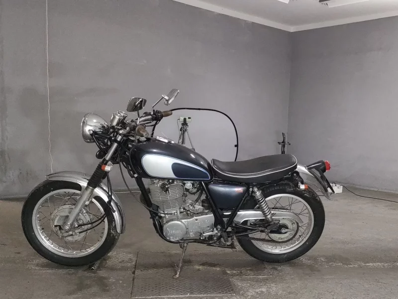 Yamaha SR400-1
