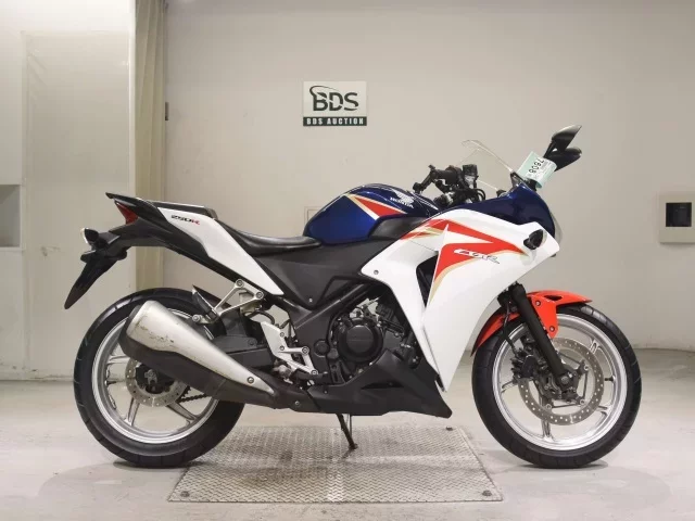 Honda CBR250R лот № 7608 оценка 4  с аукциона в Японии