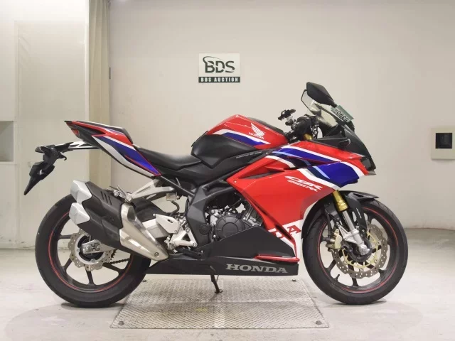 Honda CBR250RR-2A лот № 5390 оценка 4  с аукциона в Японии