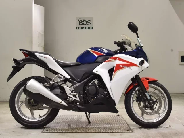 Honda CBR250R лот № 2571 оценка 4  с аукциона в Японии
