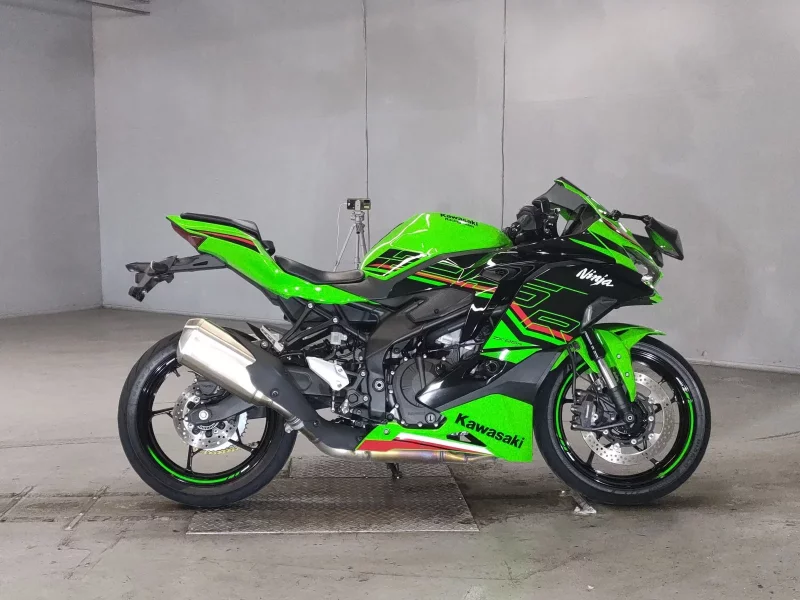 Kawasaki NINJA ZX-25R SE лот № 5277 оценка 4  с аукциона в Японии