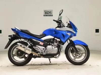 Suzuki GSR250S  с аукциона в Японии