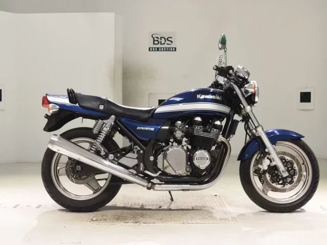Kawasaki ZEPHYR750 лот № 5058 оценка 4  с аукциона в Японии