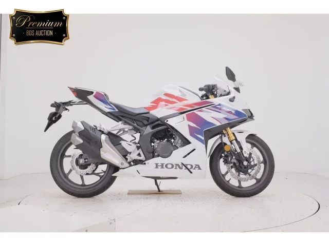 Honda CBR250RR-2A лот № 2551 оценка 7  с аукциона в Японии