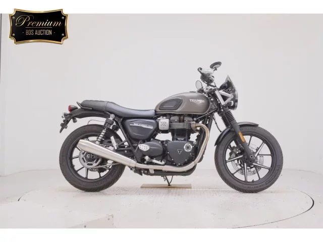 Triumph  STREET TWIN лот № 2561 оценка 6  с аукциона в Японии
