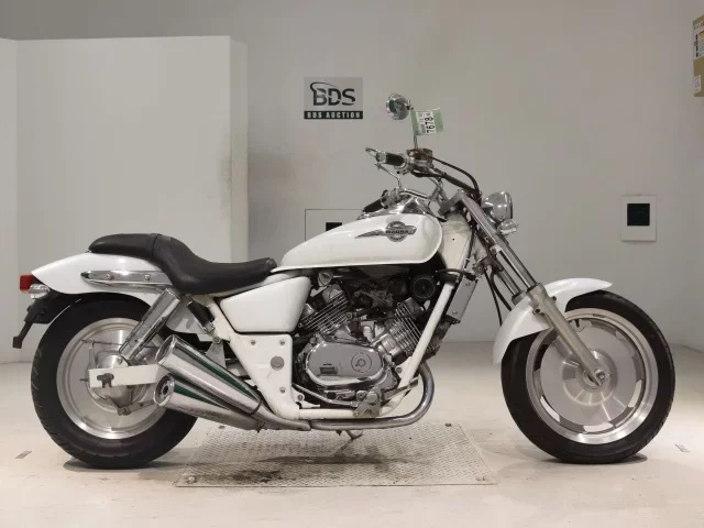 Honda MAGNA 250 лот № 7678 оценка 4  с аукциона в Японии