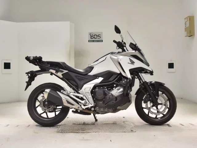 Honda NC750X-3 лот № 0318 оценка 5  с аукциона в Японии