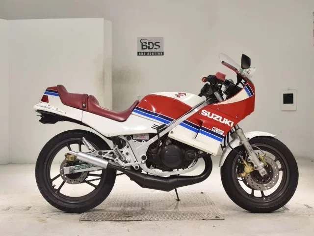 Suzuki RG250 лот № 2680 оценка 4  с аукциона в Японии