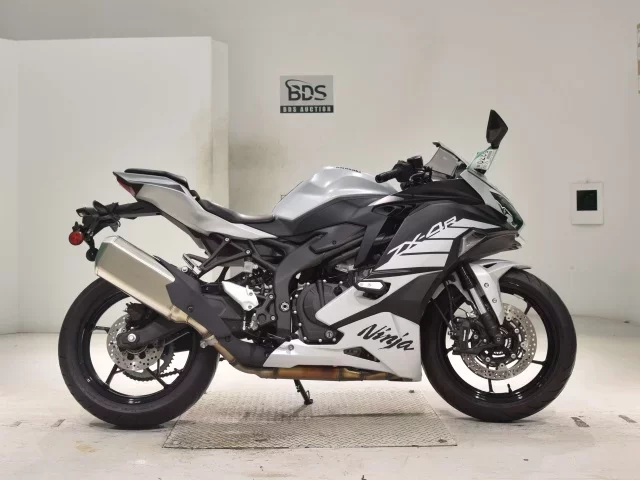 Kawasaki ZX-4R SE лот № 5270 оценка 6  с аукциона в Японии