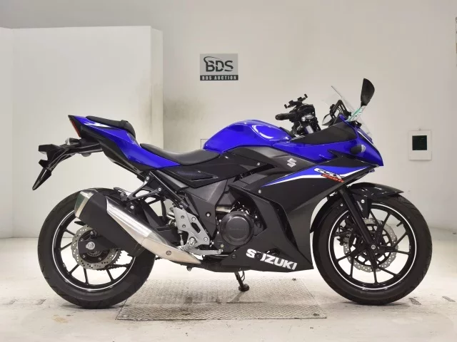 Suzuki GSX250RA лот № 2676 оценка 5  с аукциона в Японии