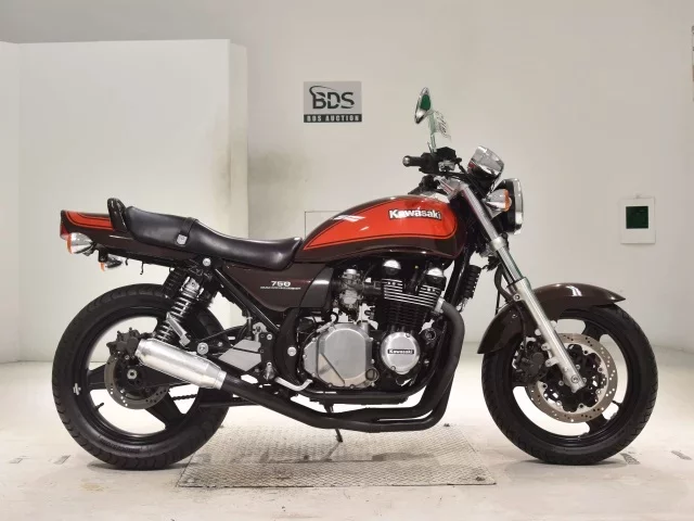 Kawasaki ZEPHYR750 лот № 7616 оценка 5  с аукциона в Японии