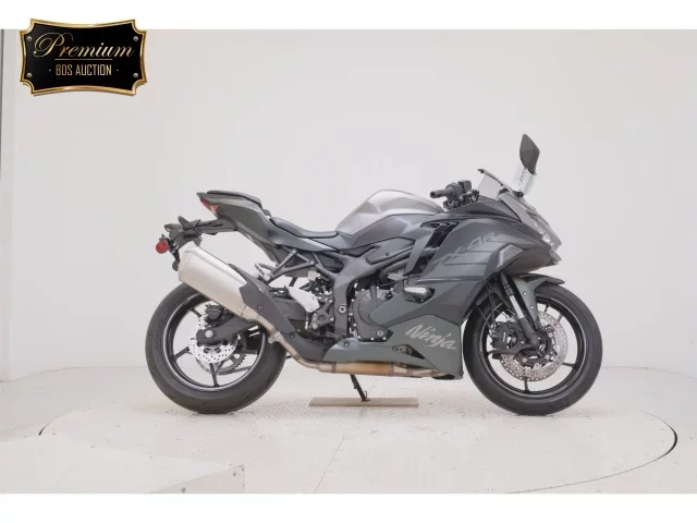Kawasaki ZX-4R SE лот № 0048 оценка 6  с аукциона в Японии