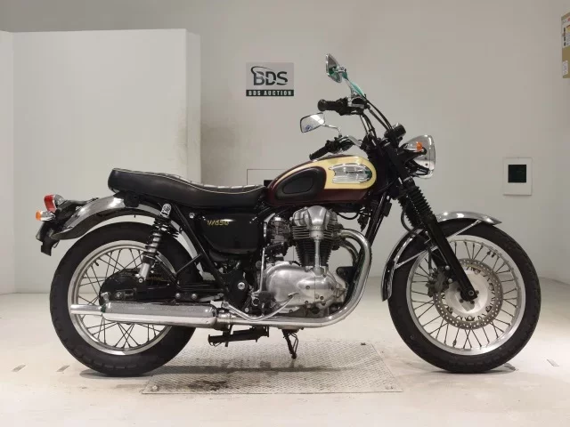Kawasaki W650 лот № 0340 оценка 4  с аукциона в Японии