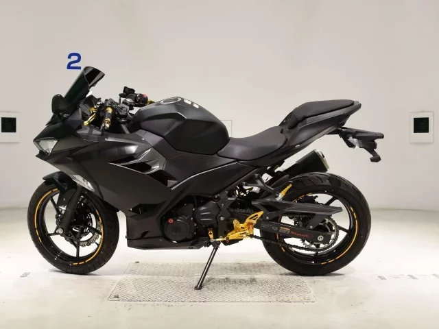 Kawasaki NINJA400-2