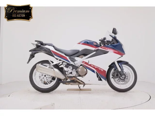 Honda VFR800F лот № 7548 оценка 6  с аукциона в Японии