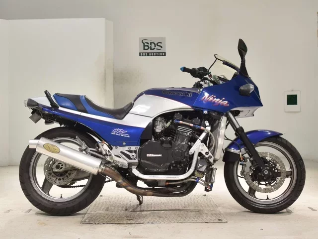 Kawasaki GPZ900R лот № 5241 оценка 4  с аукциона в Японии