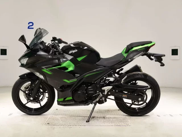 Kawasaki NINJA400-2