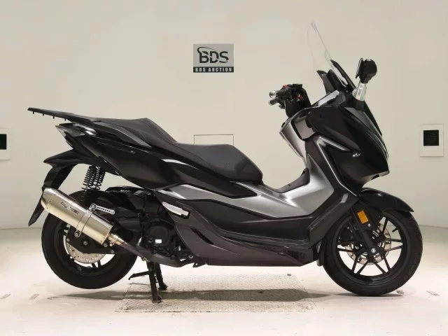 Honda FORZA -4 лот № 7965 оценка 5  с аукциона в Японии