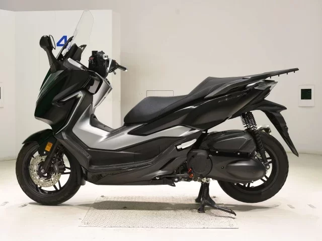 Honda FORZA -4