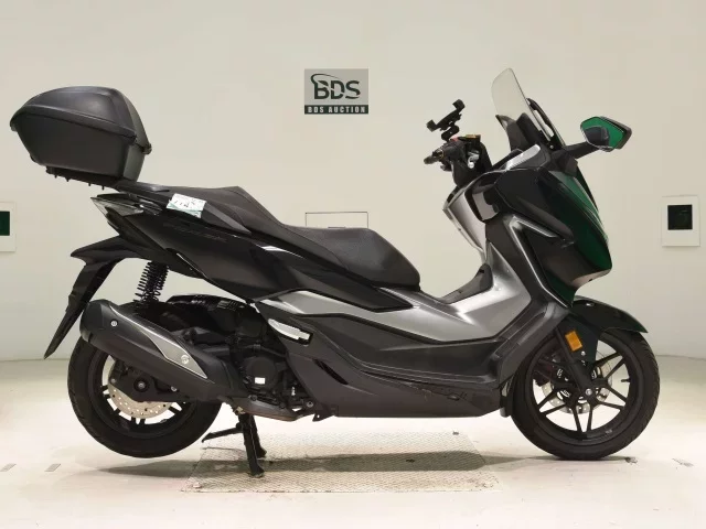 Honda FORZA -4 лот № 7747 оценка 5  с аукциона в Японии