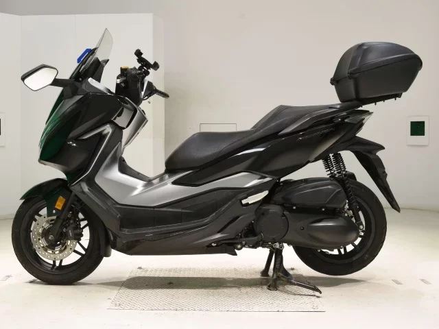 Honda FORZA -4